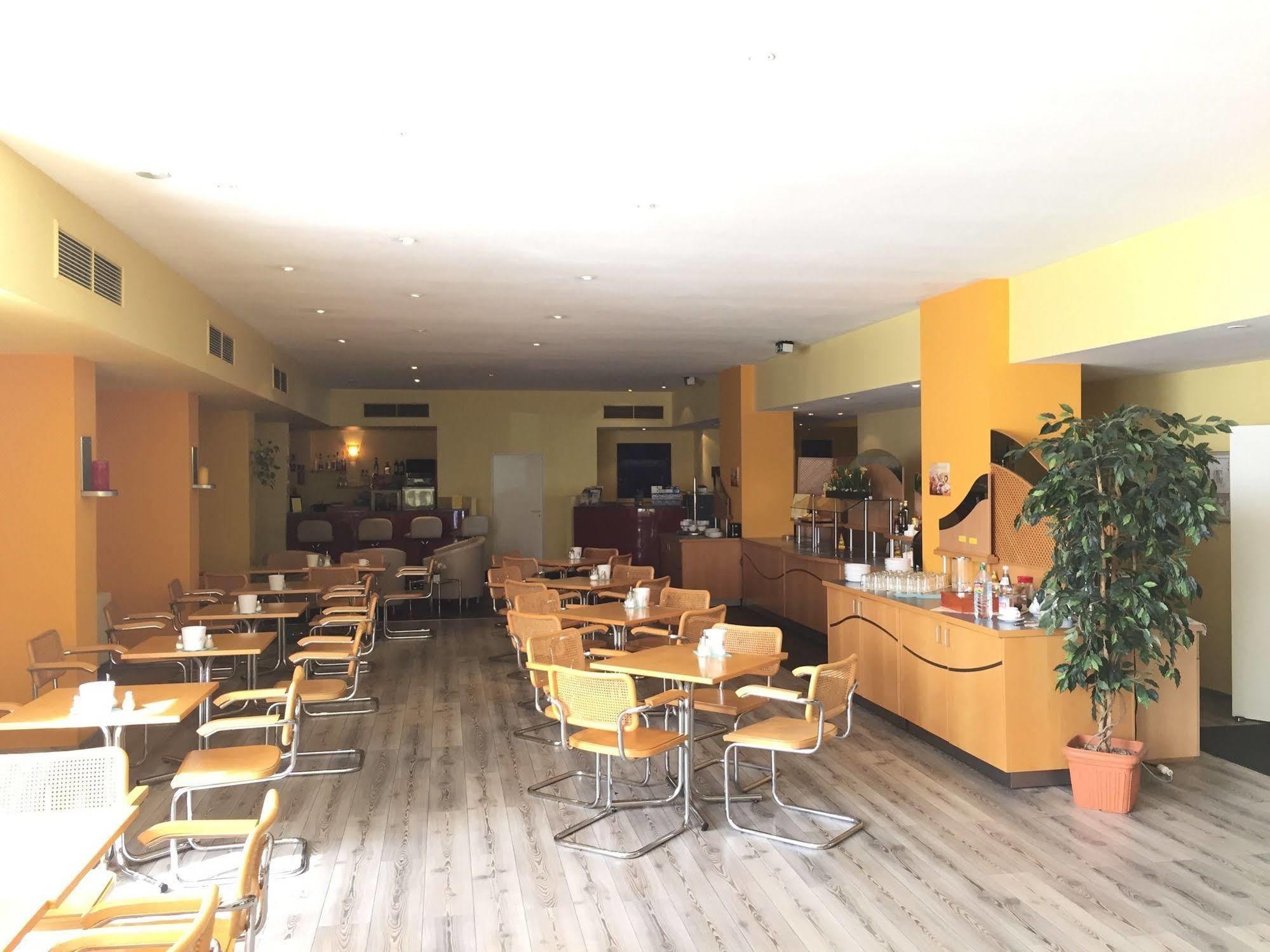 Terminal Hotel Koeln מראה חיצוני תמונה
